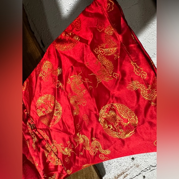 Luxurious Scarlet Floral Kimono 👘 Women's Robe - Picture 11 of 16